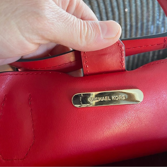 MICHAEL KORS Mercer Gallery Medium Center Zip Leather Tote in Bright Red - Picture 5 of 13